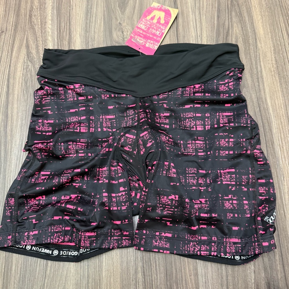 NWT Canari Women sz L Cycling Shorts 4” In Pink padded bicycle